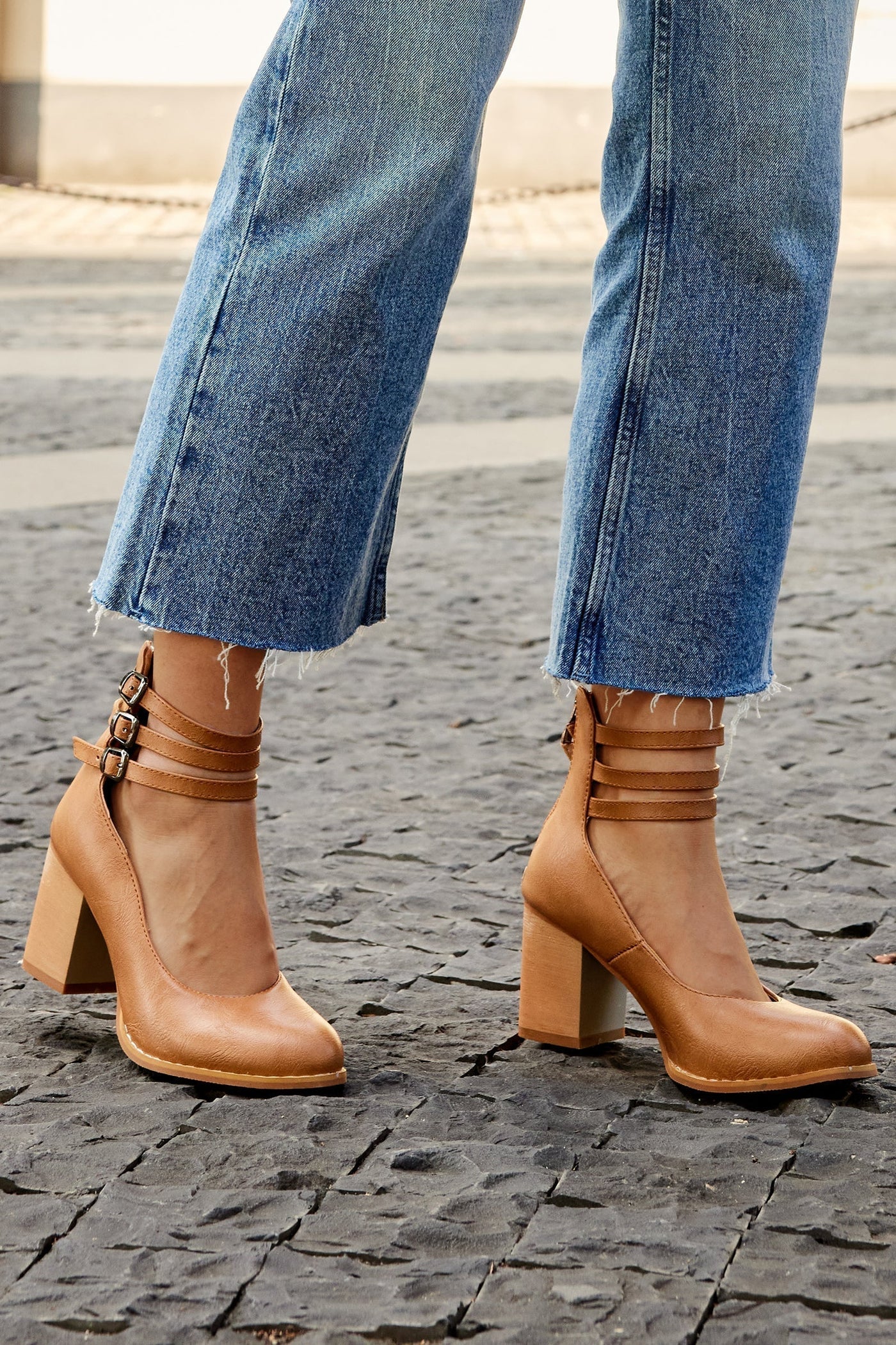 Caa™ | Smooth sandals with ankle strap and thick heel